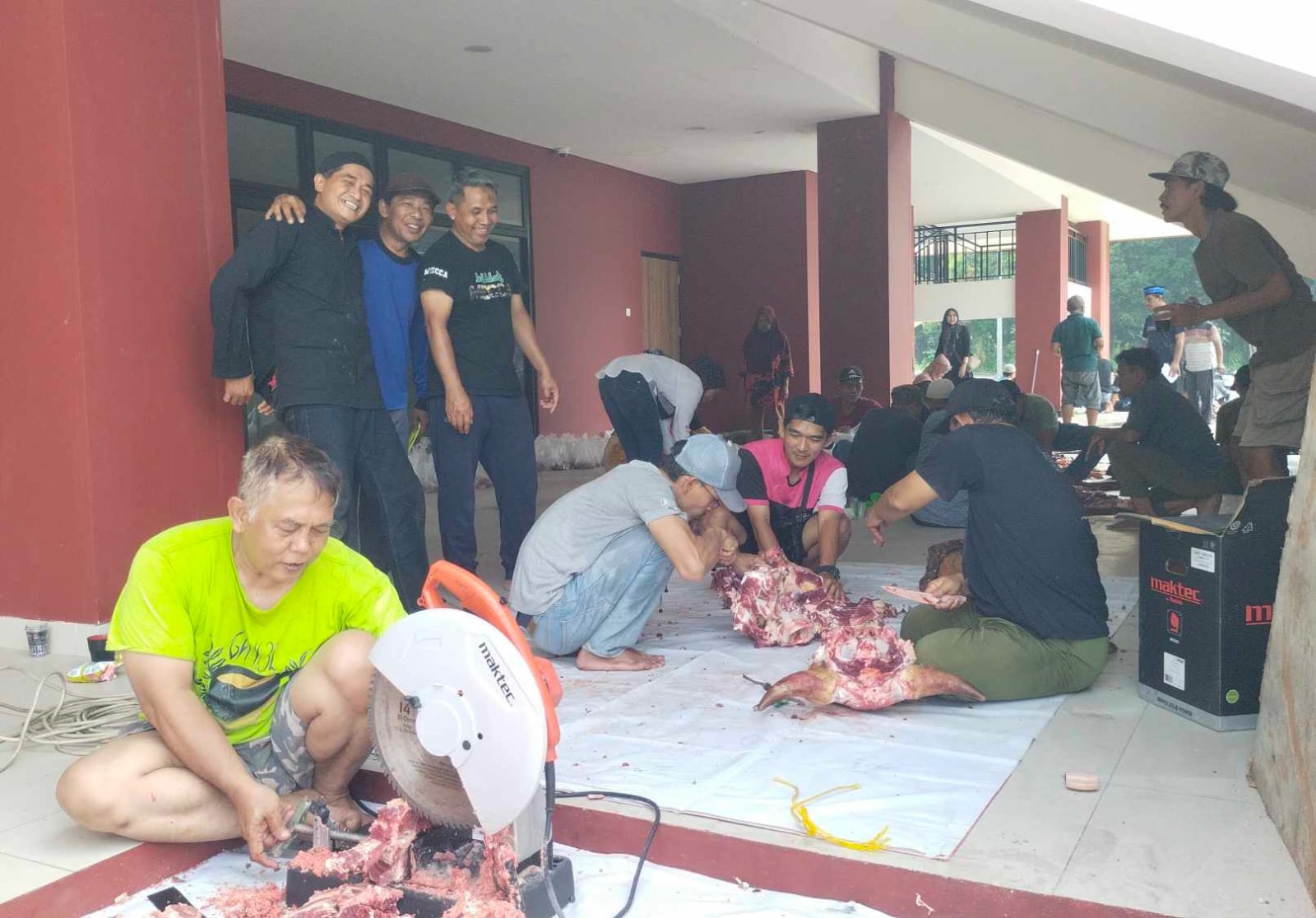 Kebersamaan pengurus DKM Masjid Jami' Asy-Syahid 